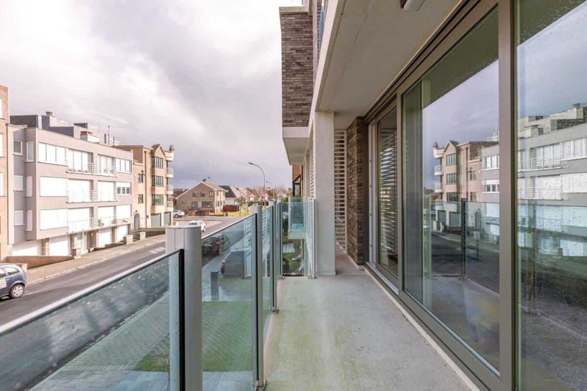 Bright Apartment Nearby The Beach In De Haan Exterior photo